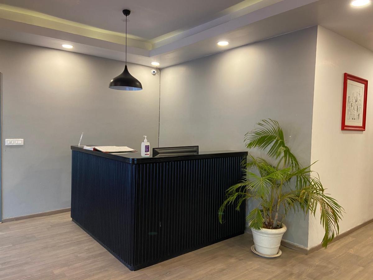 Hotel Admire Inn "Near Atal Chowk, Sector 15, Vasundhara" Газиабад Экстерьер фото