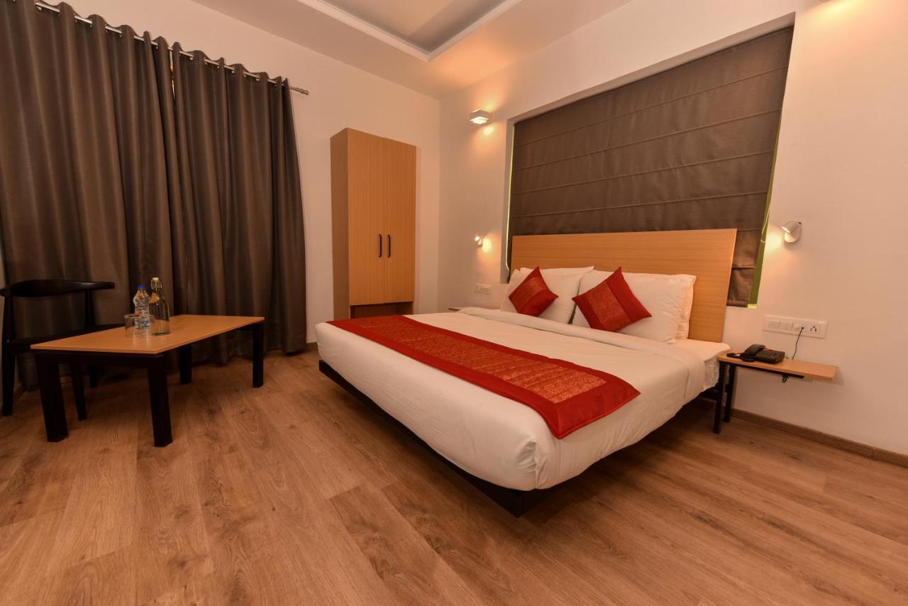 Hotel Admire Inn "Near Atal Chowk, Sector 15, Vasundhara" Газиабад Экстерьер фото