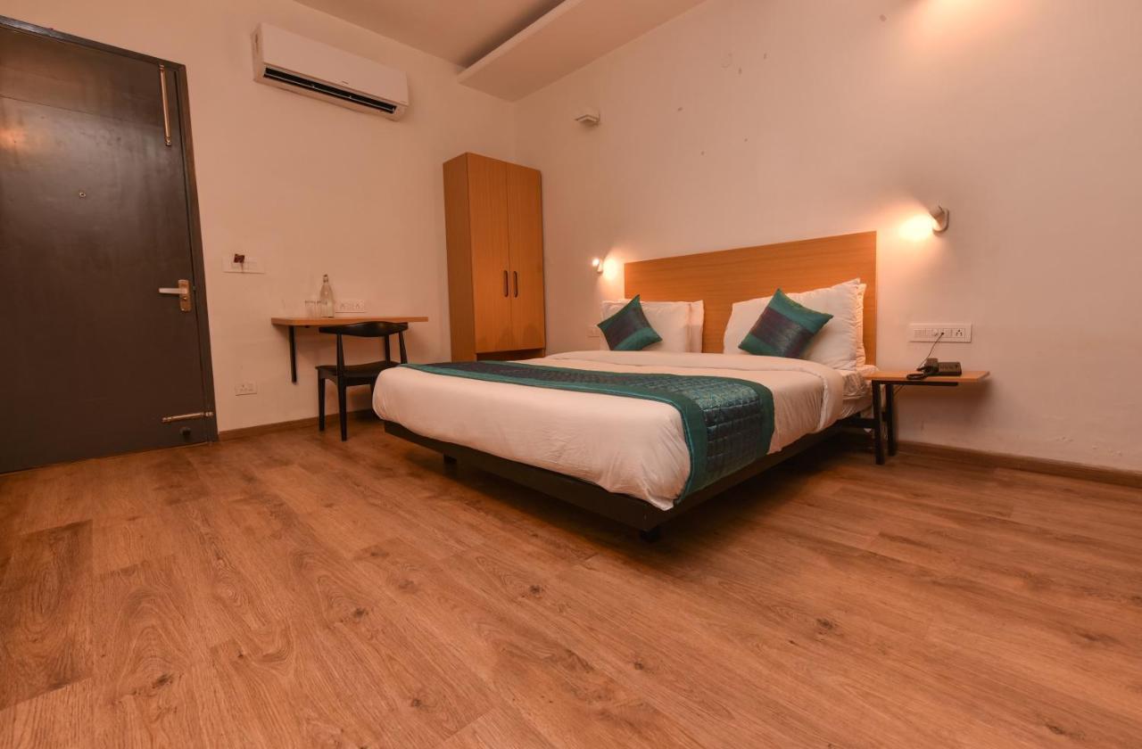 Hotel Admire Inn "Near Atal Chowk, Sector 15, Vasundhara" Газиабад Экстерьер фото