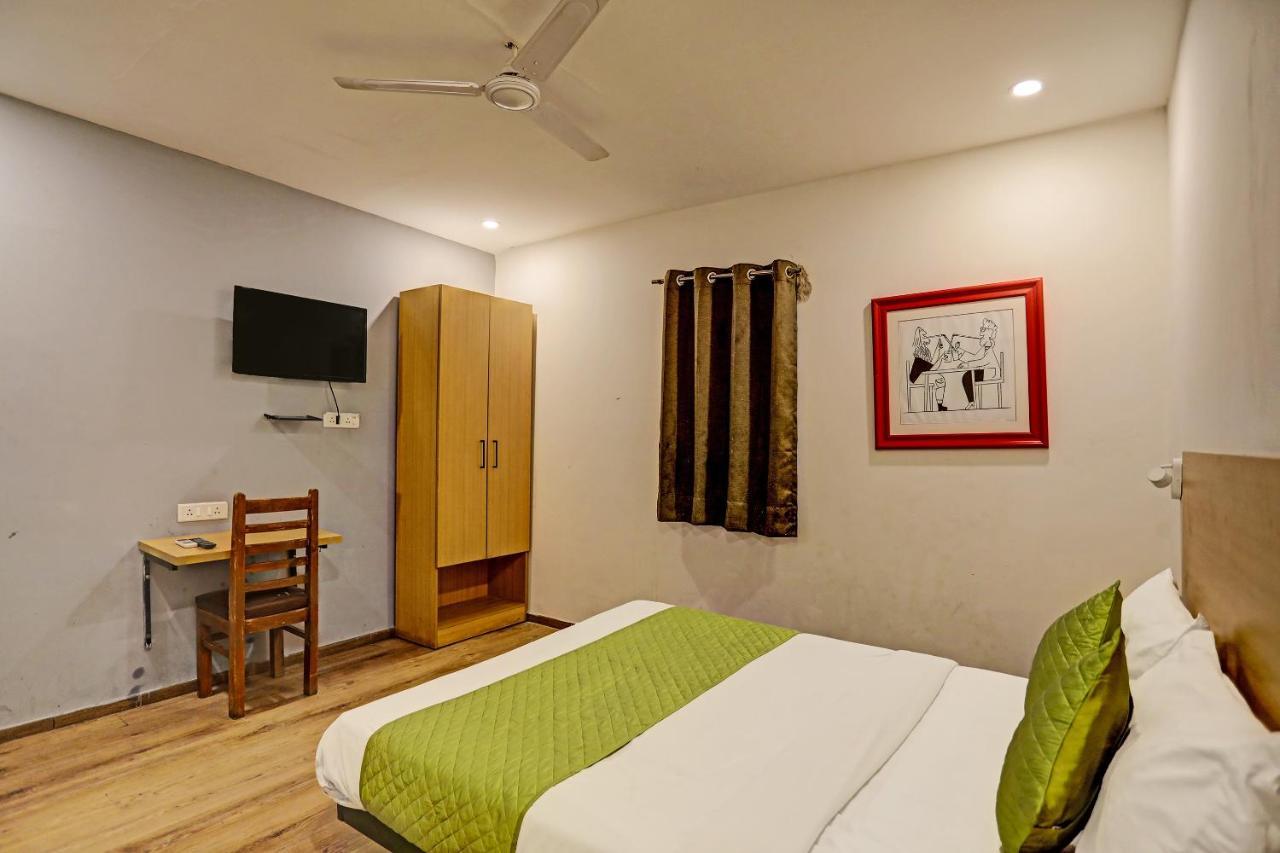 Hotel Admire Inn "Near Atal Chowk, Sector 15, Vasundhara" Газиабад Экстерьер фото