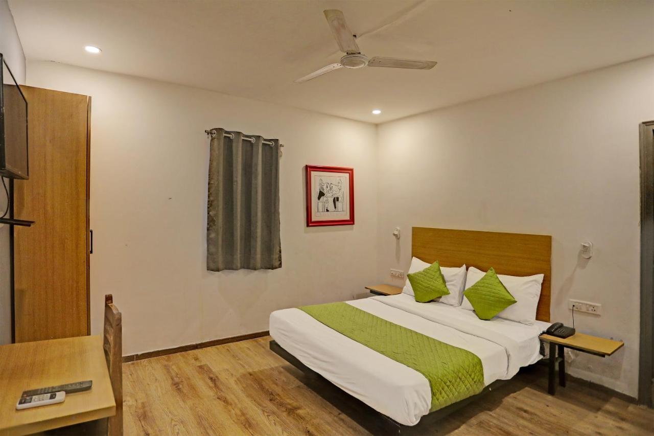 Hotel Admire Inn "Near Atal Chowk, Sector 15, Vasundhara" Газиабад Экстерьер фото