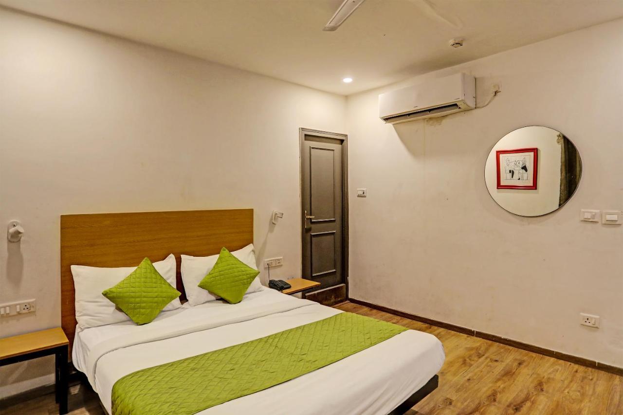 Hotel Admire Inn "Near Atal Chowk, Sector 15, Vasundhara" Газиабад Экстерьер фото