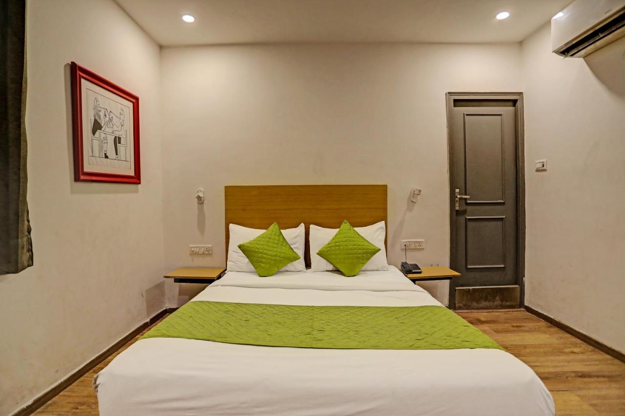 Hotel Admire Inn "Near Atal Chowk, Sector 15, Vasundhara" Газиабад Экстерьер фото