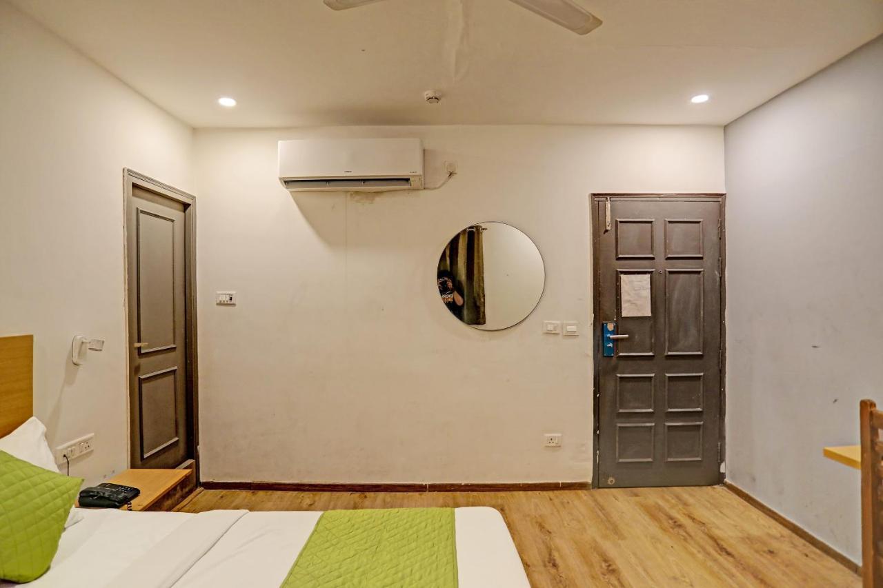 Hotel Admire Inn "Near Atal Chowk, Sector 15, Vasundhara" Газиабад Экстерьер фото