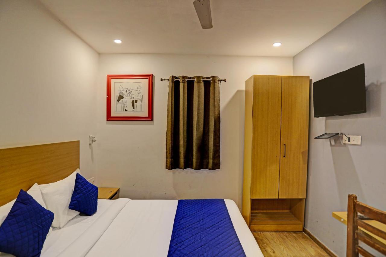 Hotel Admire Inn "Near Atal Chowk, Sector 15, Vasundhara" Газиабад Экстерьер фото